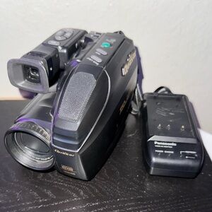 Vintage Quasar E15 Digital Stabilaztion 20x zoom lens